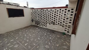 Parking in 3 BHK Builder Floor at Sector 35 – for Rent