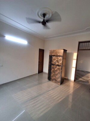 Living Room in 4 BHK Builder Floor at Sector 62 – for Rent