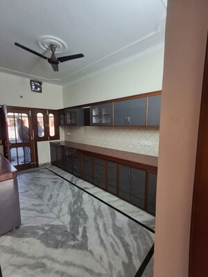 Room in 4 BHK Builder Floor at Sector 62 – for Rent