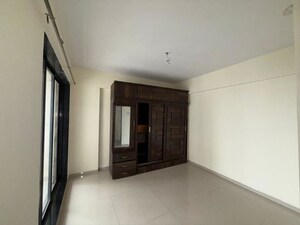 Room in 2 BHK Apartment at Sarvodaya Leela, Thakurli – for Rent