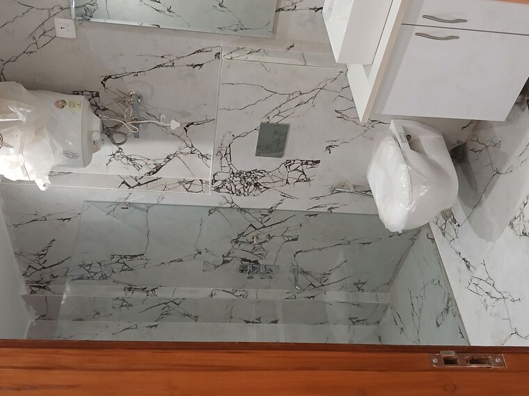 Bathroom, auram-floor 3 Bedroom 2000 Sq.Ft. Builder Floor In South City 2 Gurgaon 10207766