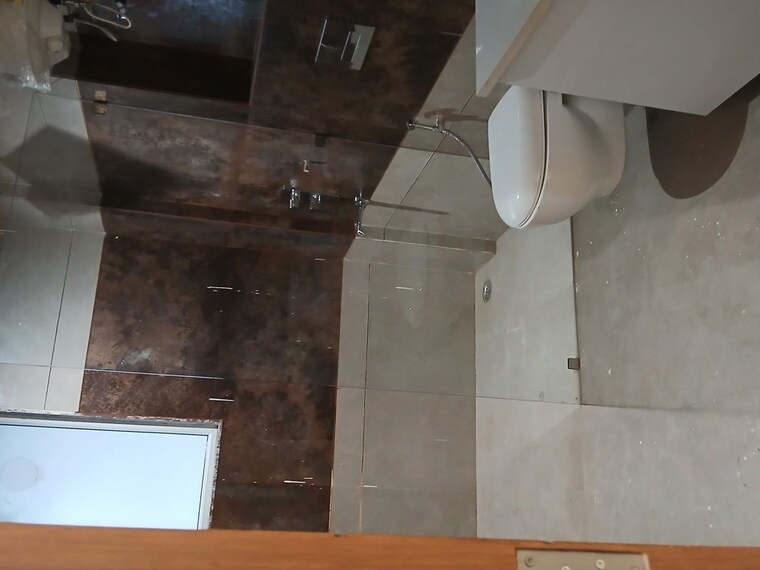 Bathroom, auram-floor 3 Bedroom 2000 Sq.Ft. Builder Floor In South City 2 Gurgaon 10207766