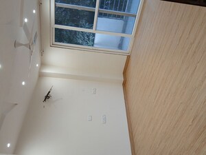 Furnished Amenities in 3 BHK Builder Floor at Auram Floor, South City 2 – for Rent