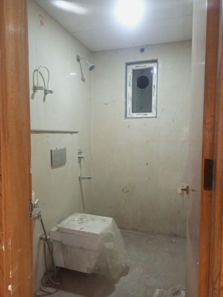 Bathroom, sector 73 2 Bedroom 1100 Sq.Ft. Builder Floor In Sector 73 Noida 10207767