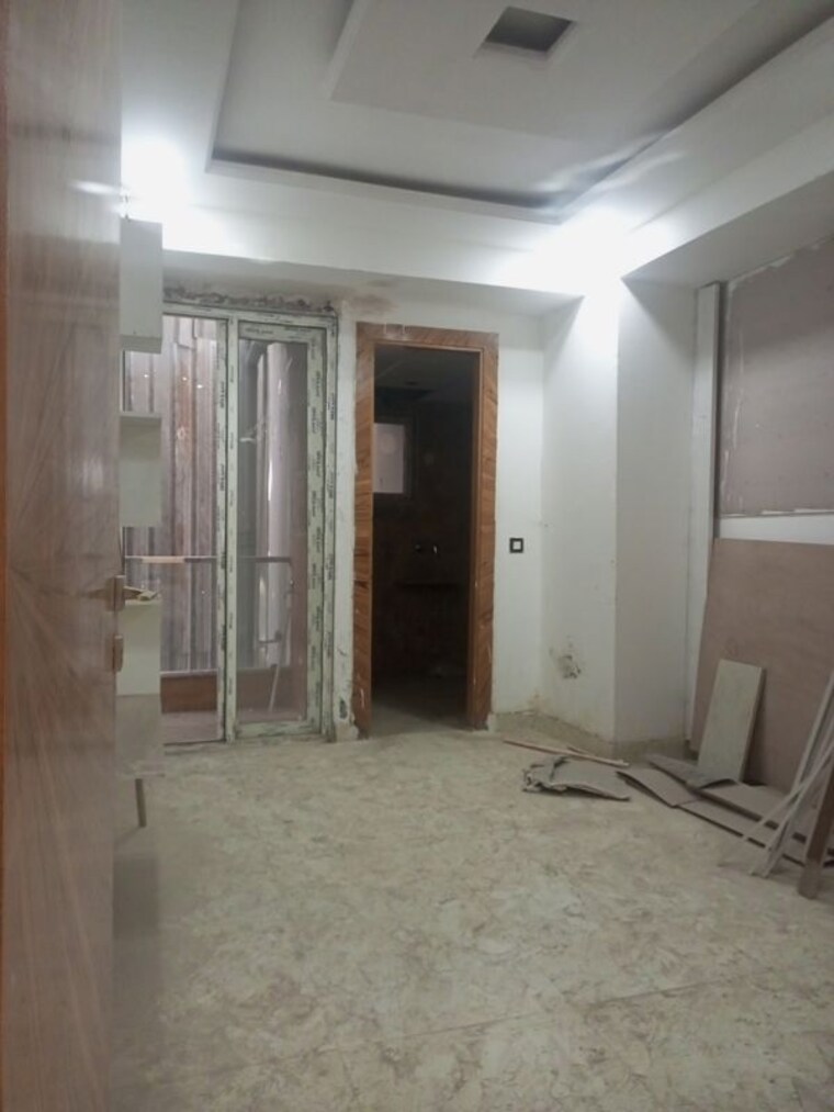 Room, sector 73 2 Bedroom 1100 Sq.Ft. Builder Floor In Sector 73 Noida 10207767