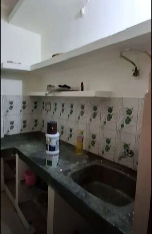 Team Area in 2 BHK Apartment at Husainganj – for Rent