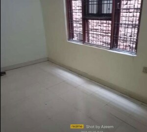 Room in 2 BHK Apartment at Husainganj – for Rent