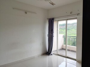 Room in 2 BHK Apartment at Puranik Abitante, Bavdhan – for Rent