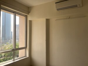 Room in 2.5 BHK Apartment at Unitech Escape, Sector 50 – for Rent
