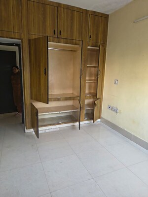 Room in 3 BHK Builder Floor at Sector 15 – for Rent