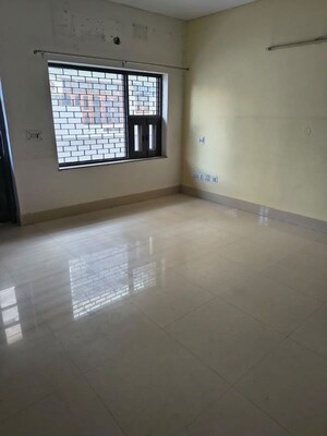 Room in 3 BHK Builder Floor at Sector 15 – for Rent