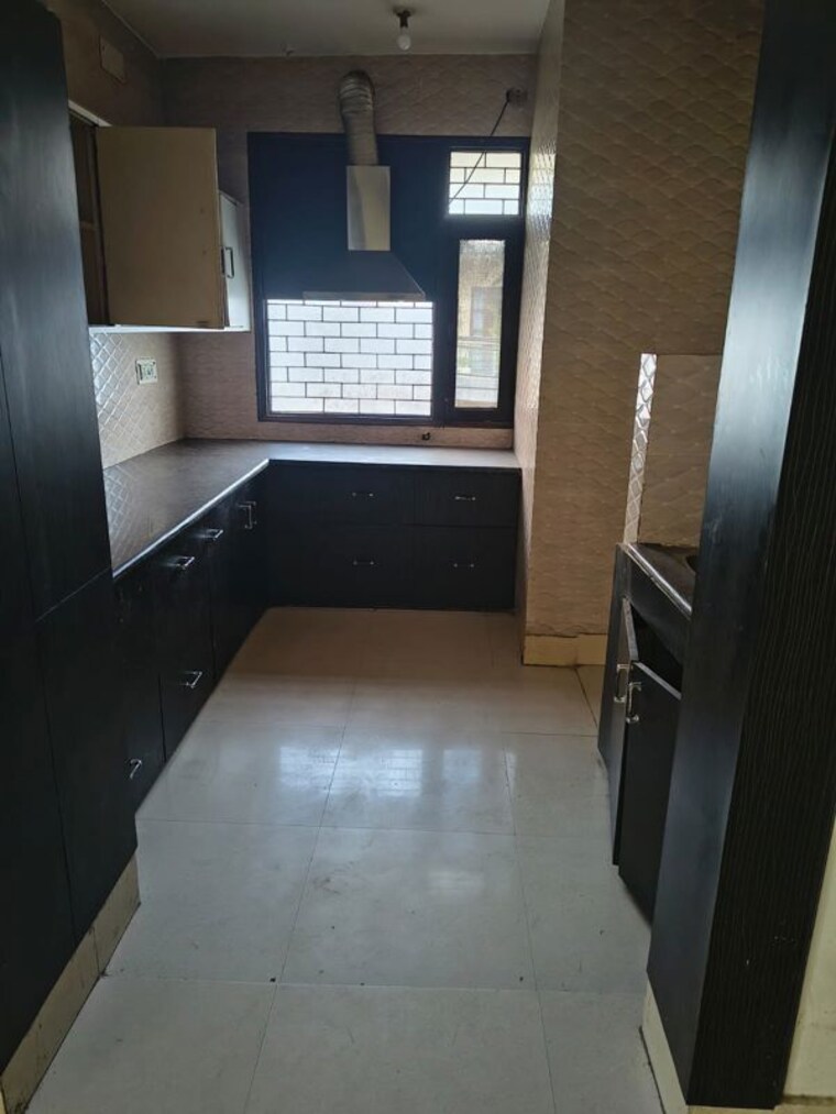 Kitchen, sector 15 3 Bedroom 260 Sq.Yd. Builder Floor In Sector 15 Gurgaon 10207889