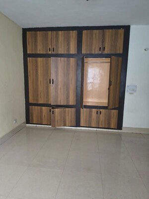 Room in 3 BHK Builder Floor at Sector 15 – for Rent