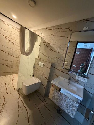 Master Bedroom in 5 BHK Builder Floor at South City 2 – for Rent