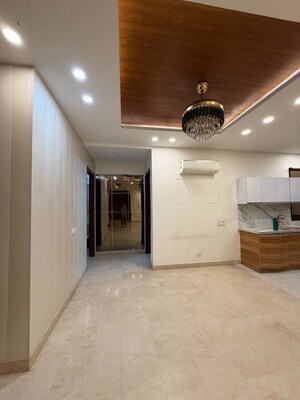 Room in 5 BHK Builder Floor at South City 2 – for Rent