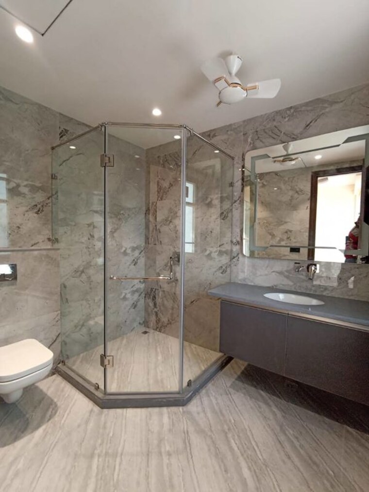 Bathroom, south city 2 5 Bedroom 675 Sq.Yd. Builder Floor In South City 2 Gurgaon 10207898