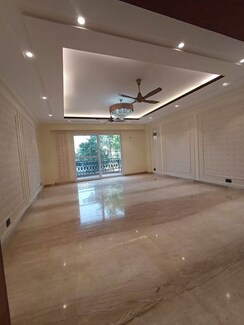 5 BHK + Study Room Builder Floor For Rent in South City 2
