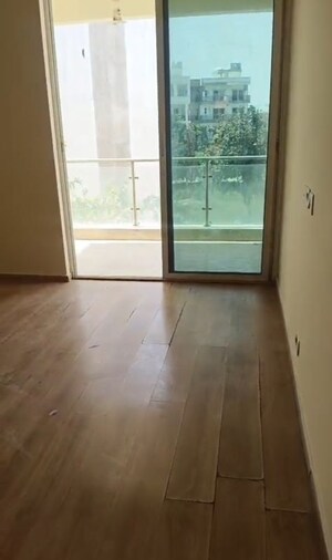 Room in 3 BHK Apartment at Ansal API Esencia, Sector 67 – for Rent