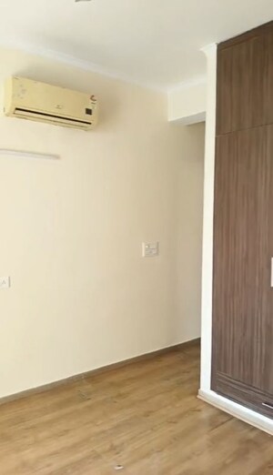 Room in 3 BHK Apartment at Ansal API Esencia, Sector 67 – for Rent