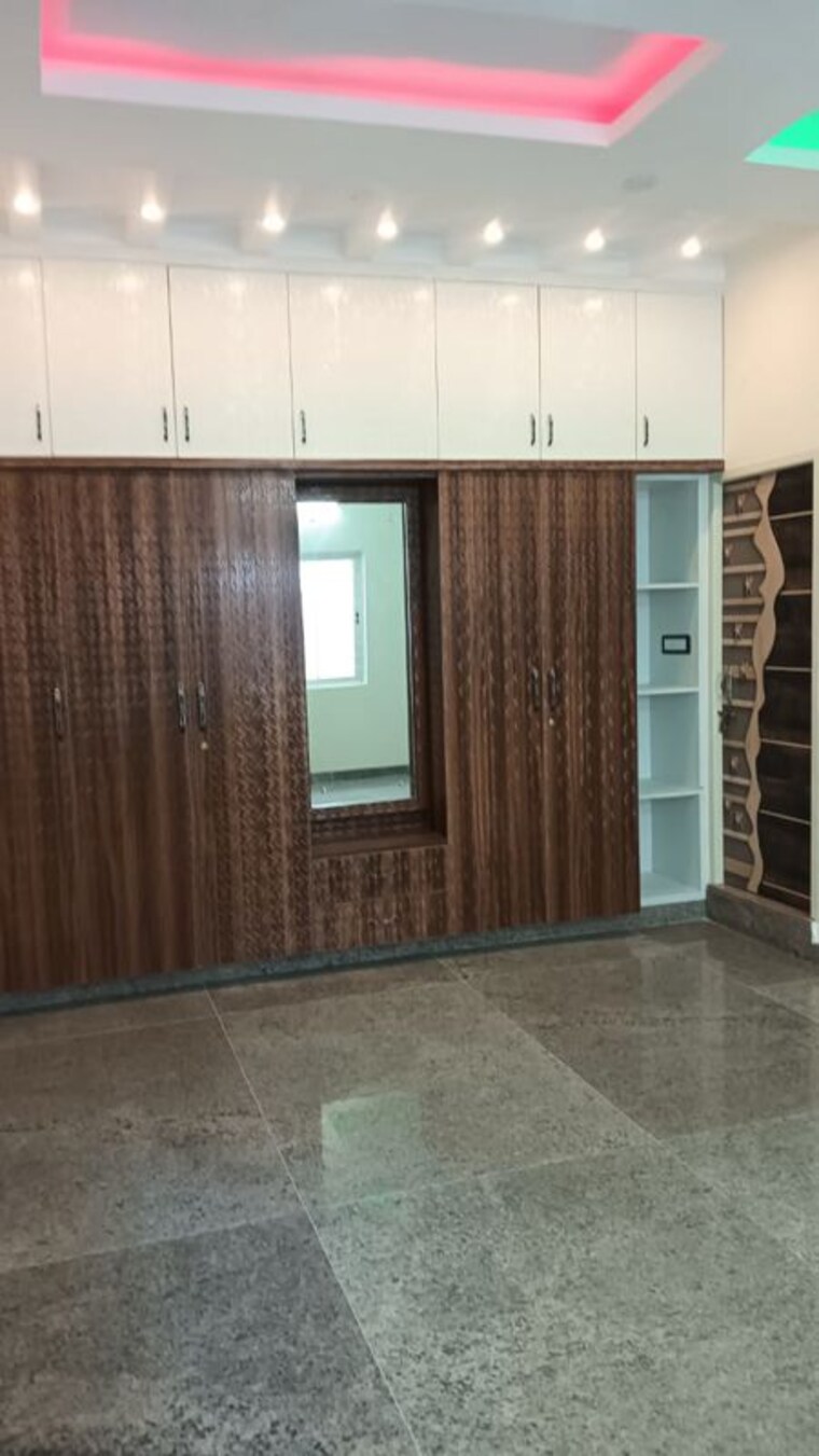 Room, nri layout 3 Bedroom 3000 Sq.Ft. Builder Floor In Nri Layout Bangalore 10207921