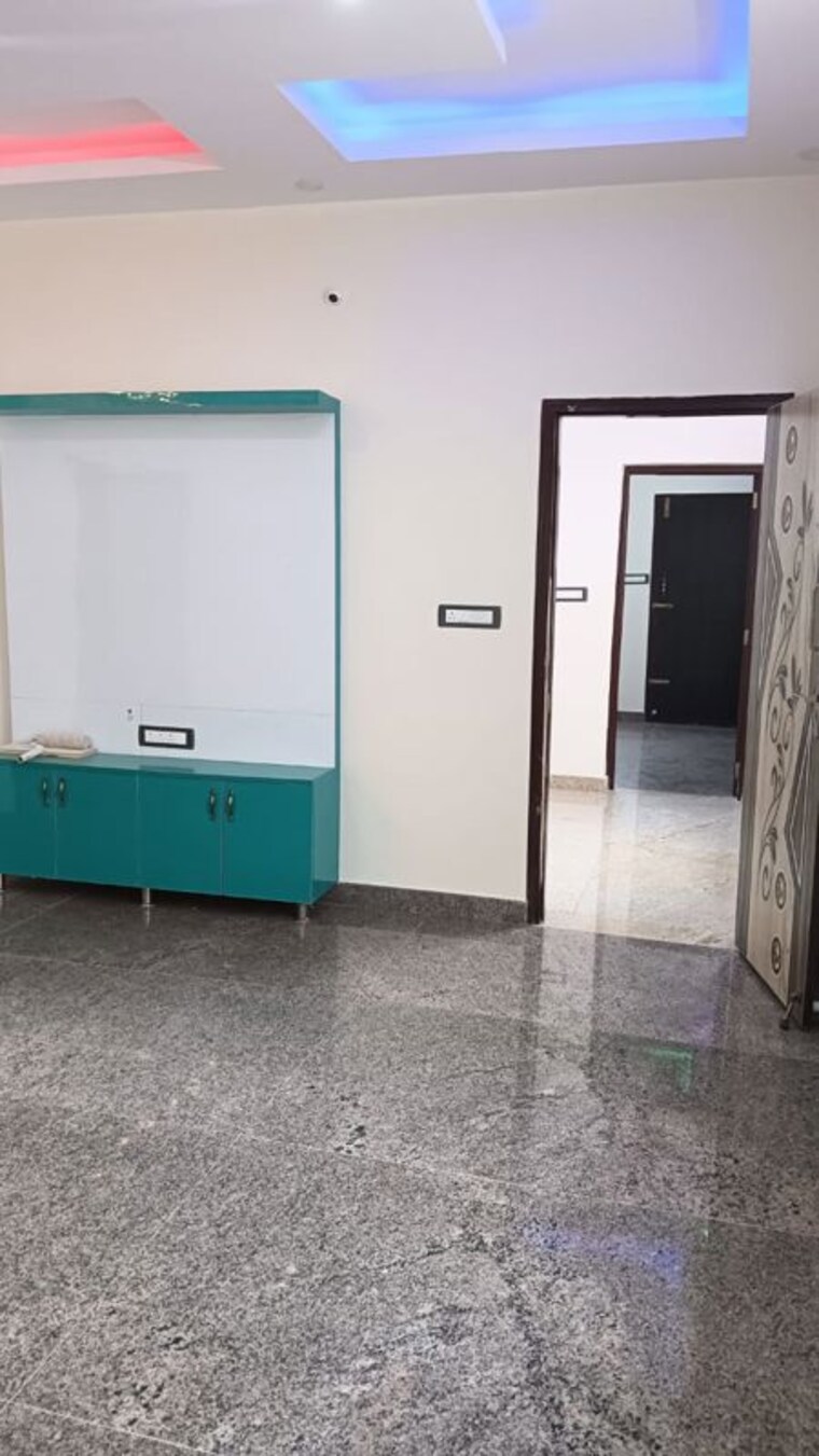 Room, nri layout 3 Bedroom 3000 Sq.Ft. Builder Floor In Nri Layout Bangalore 10207921