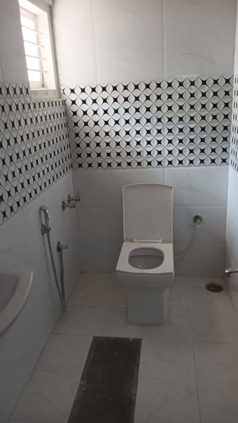 Bathroom, nri layout 3 Bedroom 3000 Sq.Ft. Builder Floor In Nri Layout Bangalore 10207921