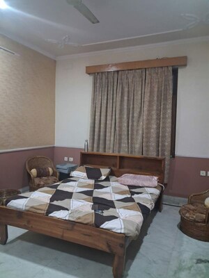 Living Room in 1.5 BHK Builder Floor at Sector 28 – for Rent