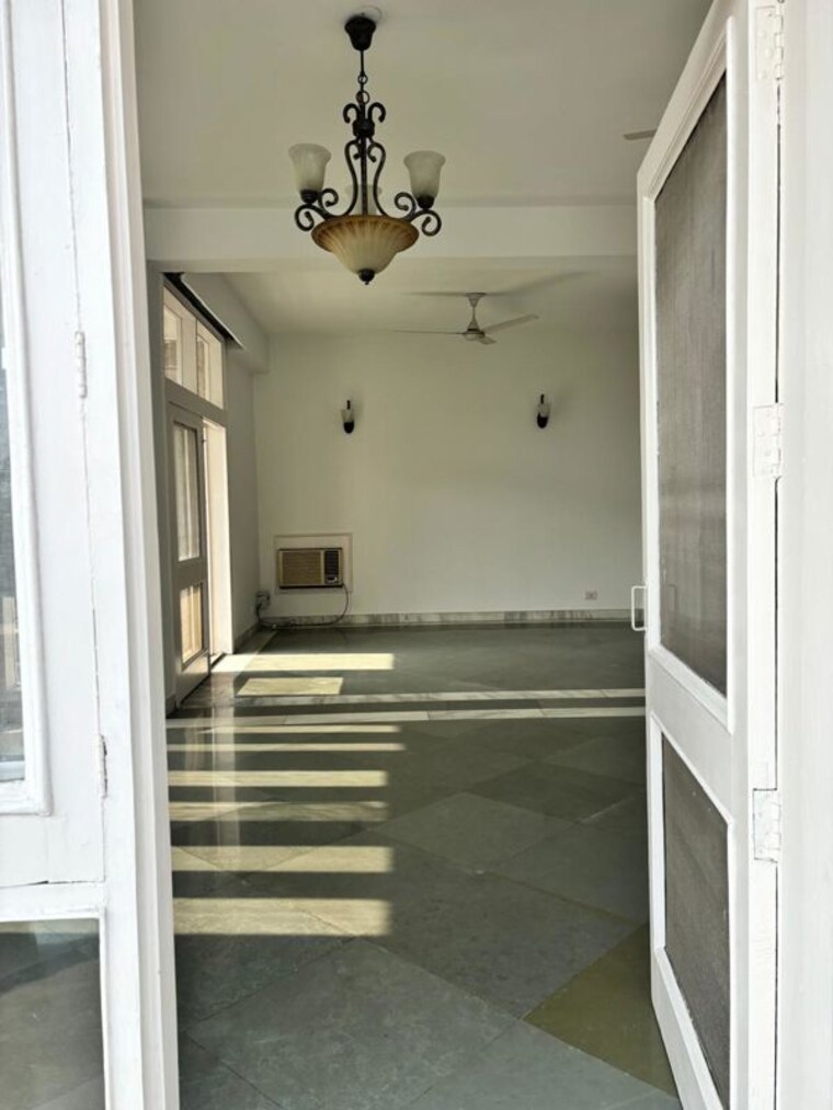 Bathroom, greater kailash 3.5 Bedroom 3600 Sq.Ft. Builder Floor In Greater Kailash Delhi 10208023