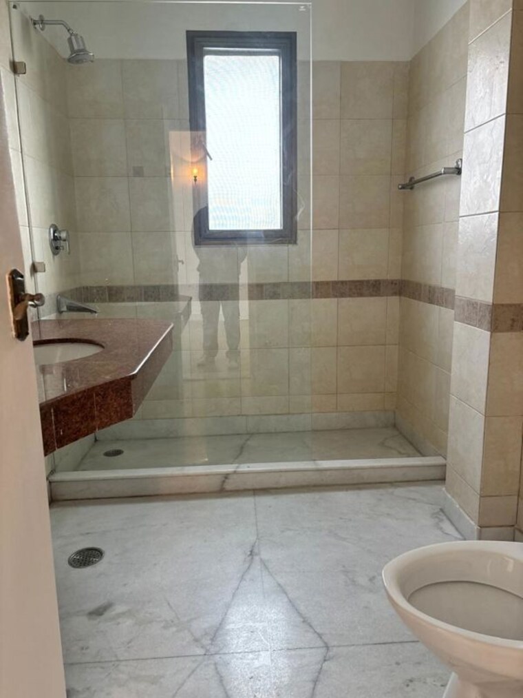Bathroom, greater kailash 3.5 Bedroom 3600 Sq.Ft. Builder Floor In Greater Kailash Delhi 10208023