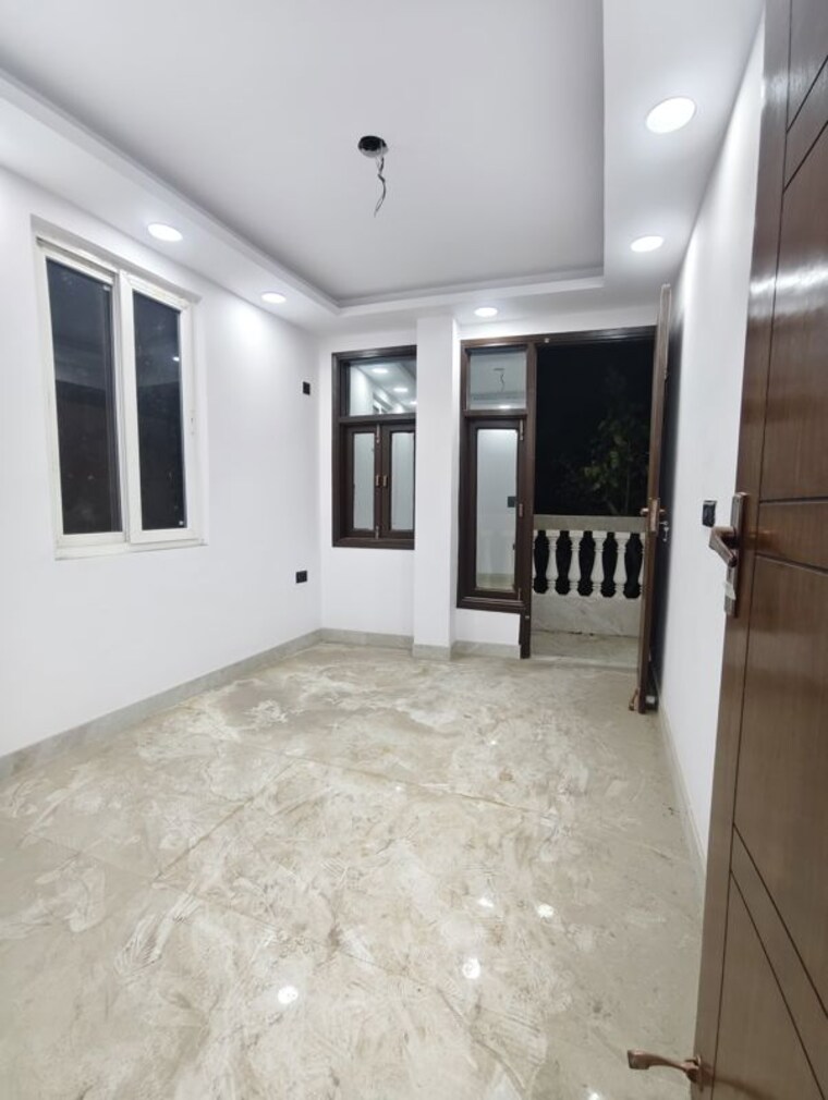 Room, govindpuri 3 Bedroom 900 Sq.Ft. Builder Floor In Govindpuri Delhi 10208049