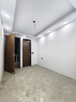 Room in 3 BHK Builder Floor at Govindpuri – for Rent