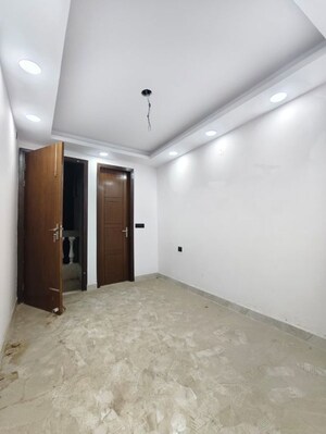 Room in 3 BHK Builder Floor at Govindpuri – for Rent