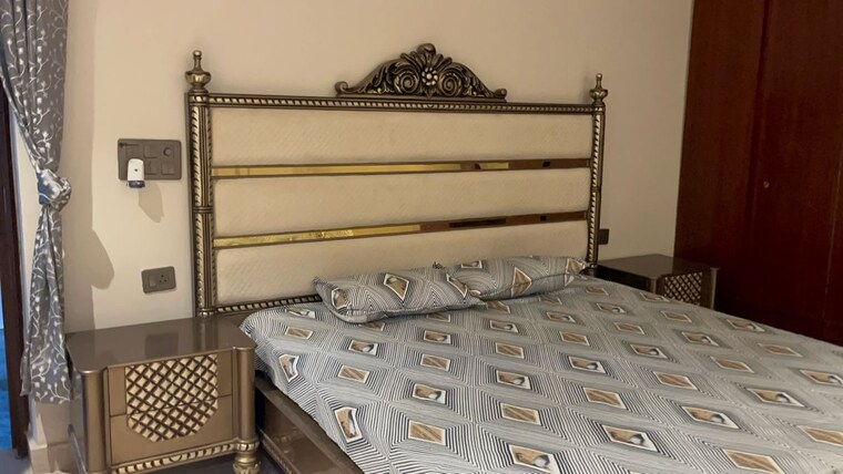 Room, mayur vihar phase ii 4 Bedroom 2000 Sq.Ft. Apartment In Mayur Vihar Phase ii Delhi 9288958