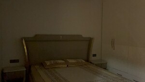 Room in 4 BHK Apartment at Mayur Vihar Phase ii – for Sale