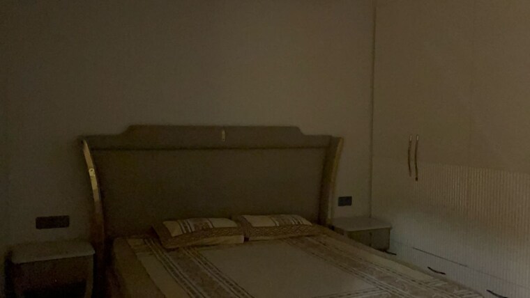 Room, mayur vihar phase ii 4 Bedroom 2000 Sq.Ft. Apartment In Mayur Vihar Phase ii Delhi 9288958