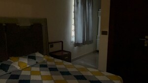 Room in 4 BHK Apartment at Mayur Vihar Phase ii – for Sale