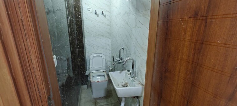 Bathroom, govindpuri 2 Bedroom 600 Sq.Ft. Builder Floor In Govindpuri Delhi 10208062