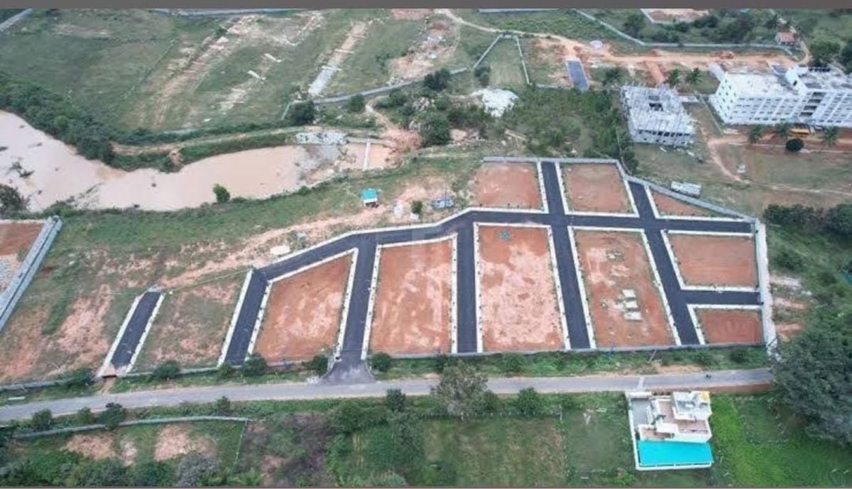 Plot For Sale in Airport County