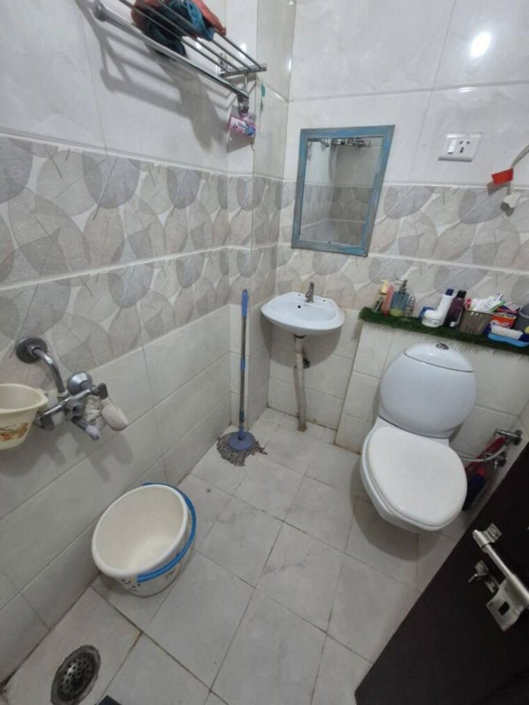 Bathroom, sector 15 ii 2 Bedroom 1300 Sq.Ft. Builder Floor In Sector 15 ii Gurgaon 10208099