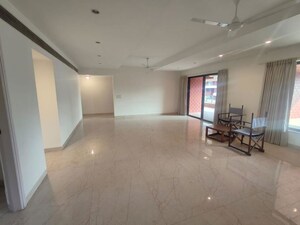 Room in 4 BHK Apartment at Oxford Hallmark, Koregaon Park – for Rent