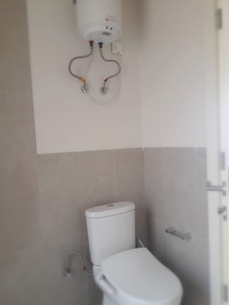 Bathroom, ireo-the-corridors 2.5 Bedroom 1520 Sq.Ft. Apartment In Sector 67a Gurgaon 10208091