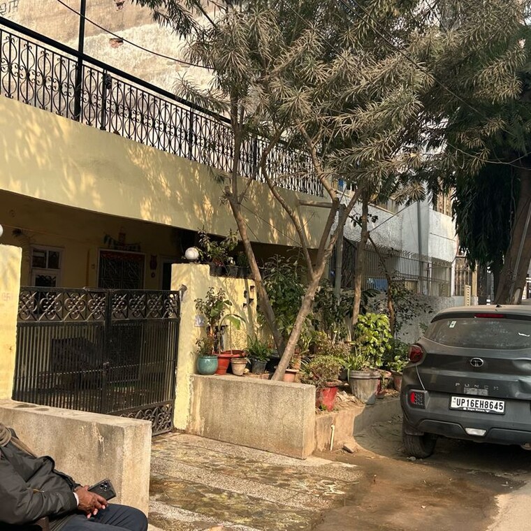 Exterior View, sector 33 4 Bedroom 112 Sq.Mt. Independent House In Sector 33 Noida 10208109