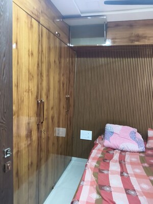 Room in 1 BHK Apartment at Vile Parle East – for Rent