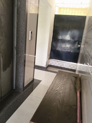 Furnished Amenities in 1 BHK Apartment at Vile Parle East – for Rent