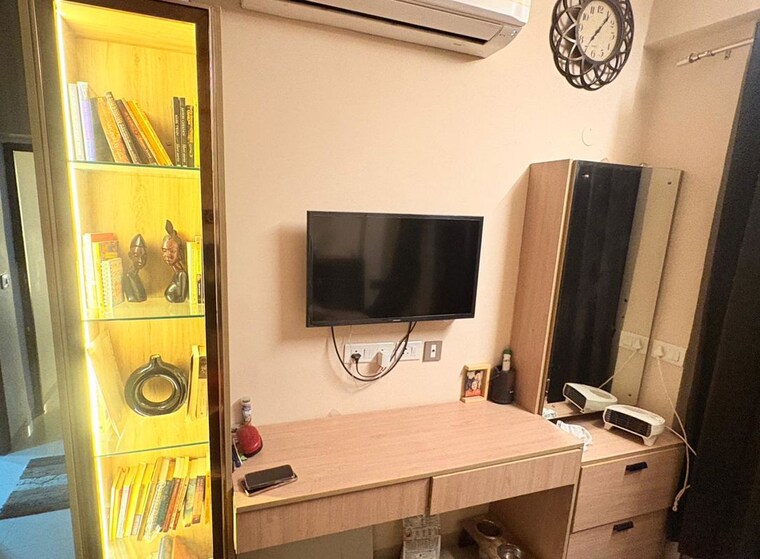 Master Bedroom, emaar-gurgaon-greens 3 Bedroom 1650 Sq.Ft. Apartment In Sector 102 Gurgaon 10208155