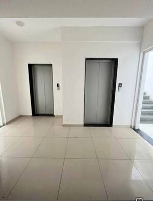 Lift in 1 BHK Apartment at Yashwin Orizzonte, Kharadi – for Rent