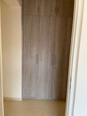 Building Lobby in 3 BHK Apartment at DLF The Skycourt, Sector 86 – for Rent