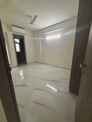 Kitchen in 2.5 BHK Builder Floor at Smart World Gems, Sector 89 – for Sale
