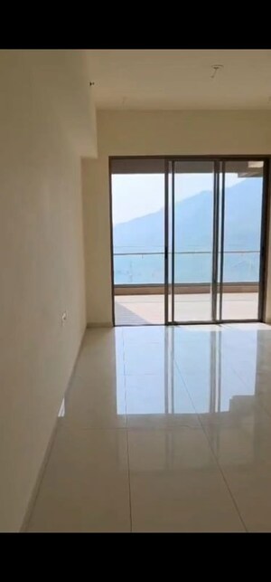 Room in 2.5 BHK Apartment at Prestige Siesta, Mulund West – for Rent