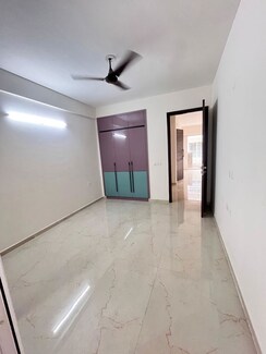 3.5 BHK + Servant Room,Extra Room Apartment For Sale in Emaar Palm Gardens